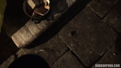 HORROR PORN – The Girl in The Cage