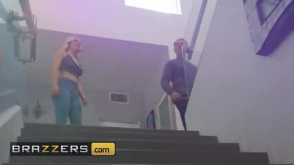 BRAZZERS - Jazlyn Ray Finds The Right Moment To Fuck The Real Estate Agent While Her Man Is Distracted