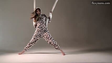 Sofia Zhiraf super flexible young babe